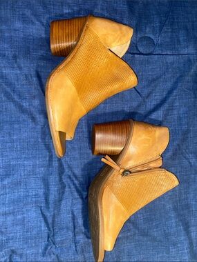 Sofft Mustard Tan Open Heel Ankle Booties